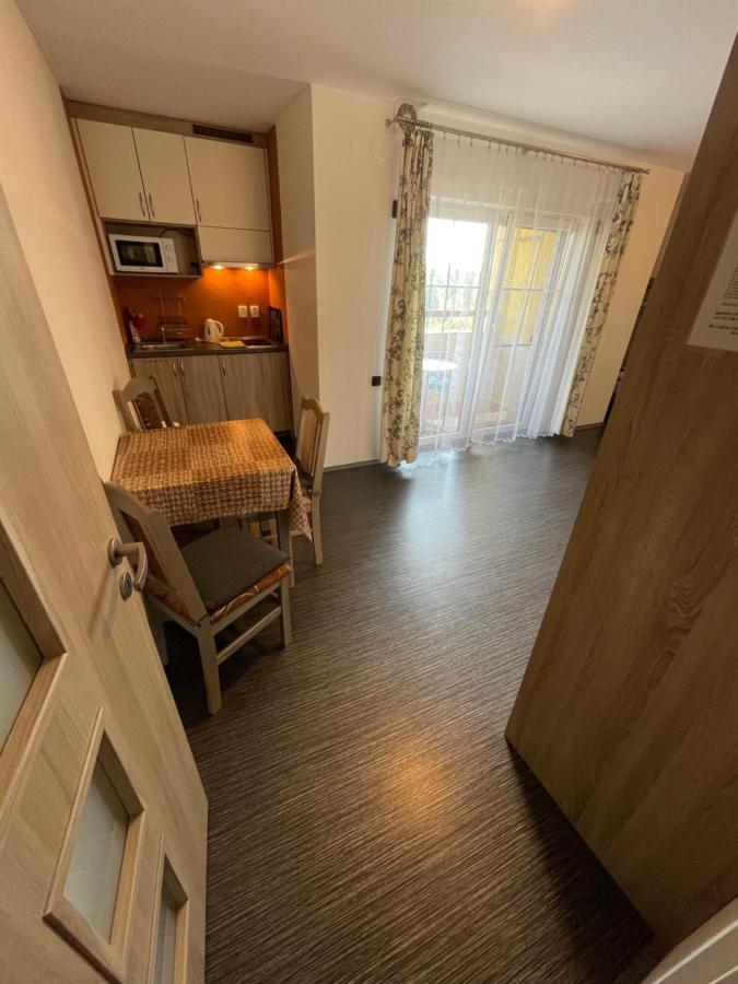 Maxovo Kralovstvi Apartment Rovensko pod Troskami Exterior photo