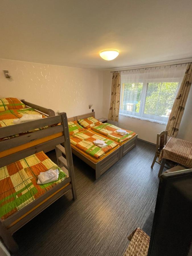 Maxovo Kralovstvi Apartment Rovensko pod Troskami Exterior photo