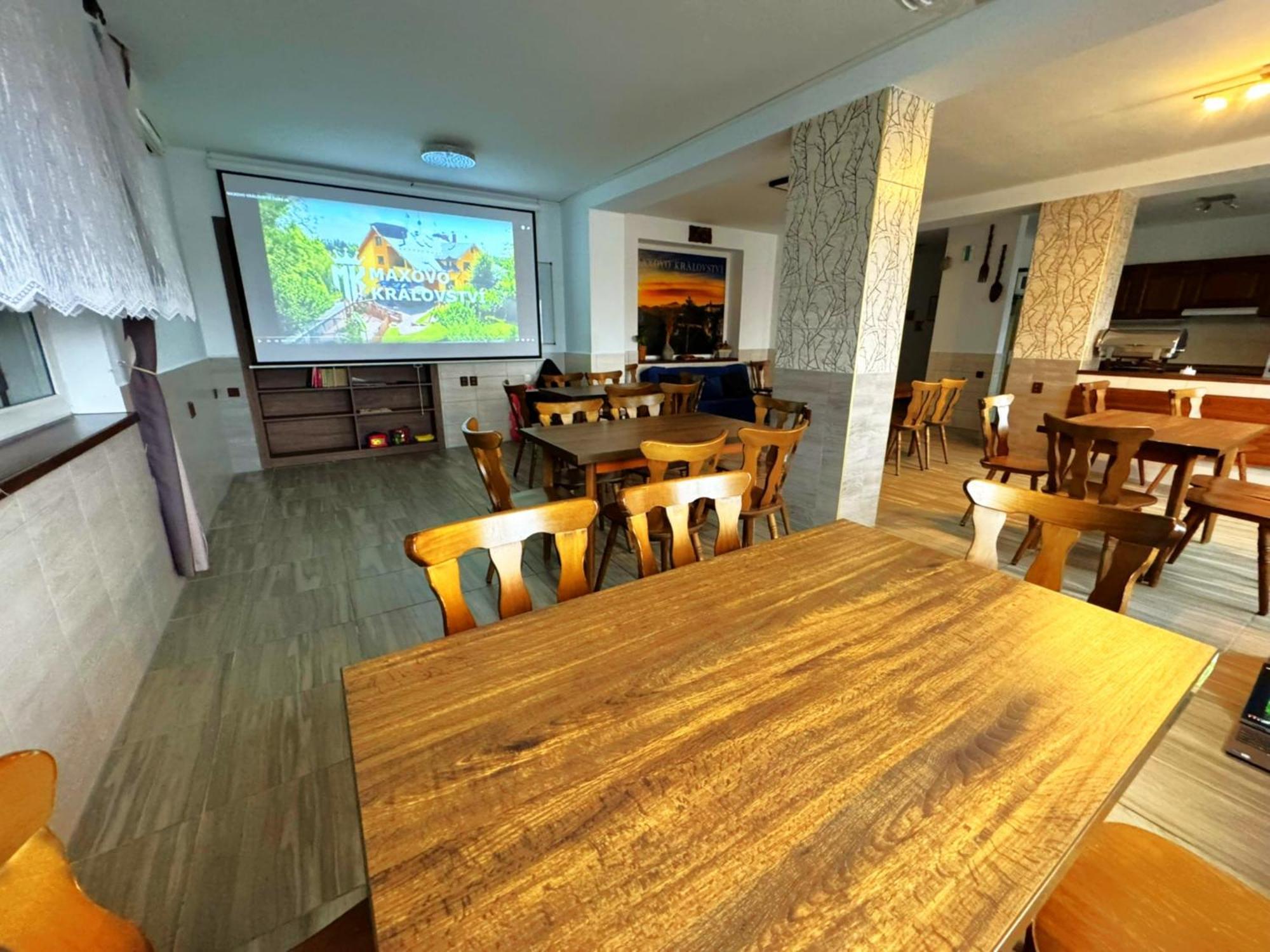 Maxovo Kralovstvi Apartment Rovensko pod Troskami Exterior photo